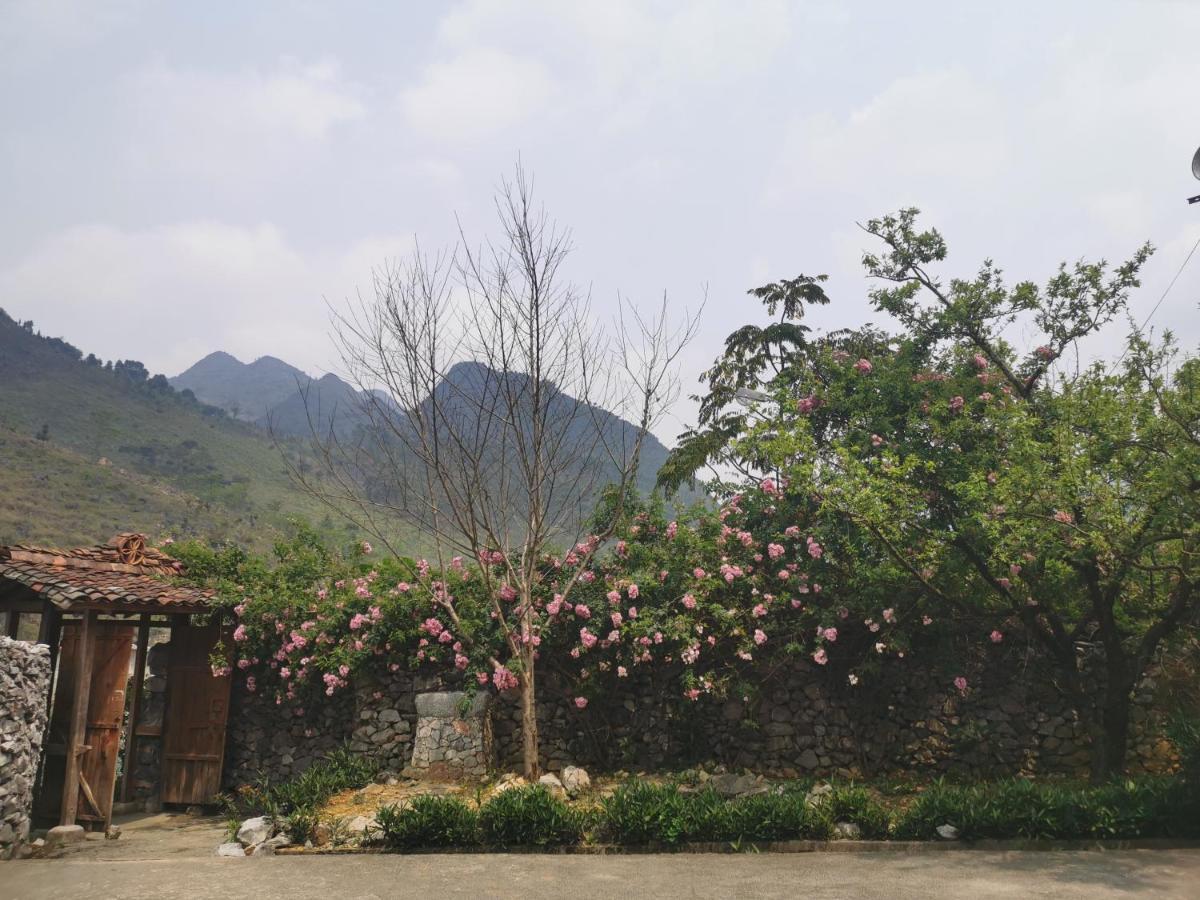 Lo Lo Homestay & Cafe Meo Vac Exterior photo